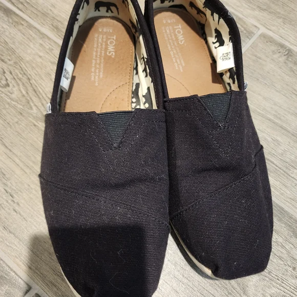 TOMS Black Slip-On Shoes - Picture 2 of 5